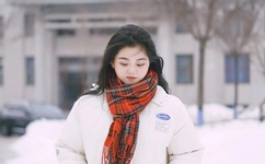 25岁女高中生未增删翻译中文翻译英语樱花